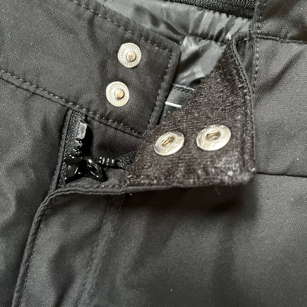 Girls size 14 Black Kamik Bella Bib Ski Pants. Excellent condition- look new!